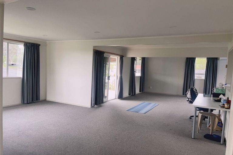 Photo of property in 3 Shale Avenue, Massey, Auckland, 0614