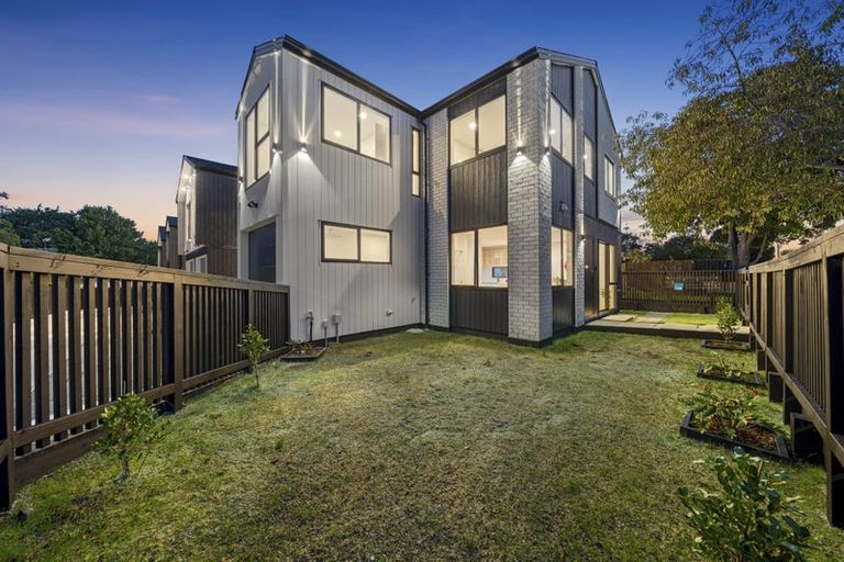 Photo of property in 23c Wanaka Place, Pakuranga Heights, Auckland, 2010