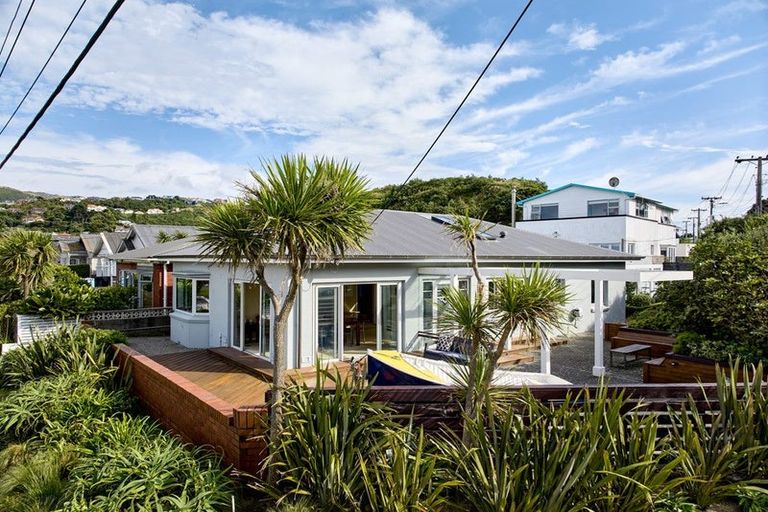 Photo of property in 42 Brighton Street, Island Bay, Wellington, 6023