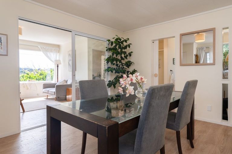 Photo of property in 3a Roberts Street, Tawa, Wellington, 5028