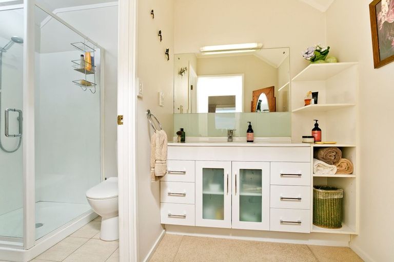 Photo of property in 11 Albany Highway, Unsworth Heights, Auckland, 0632