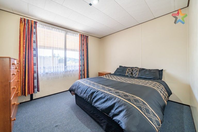 Photo of property in 1 Mcmanaway Grove, Stokes Valley, Lower Hutt, 5019
