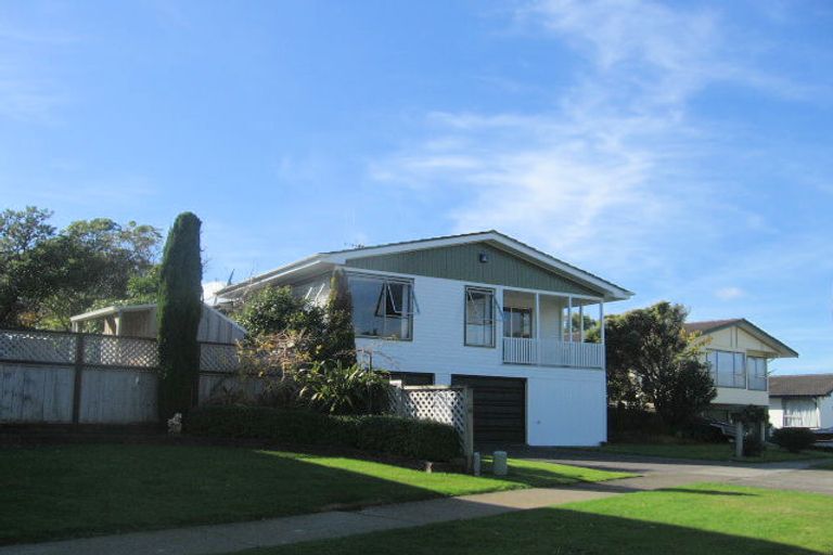 Photo of property in 3 Solander Place, Whitby, Porirua, 5024