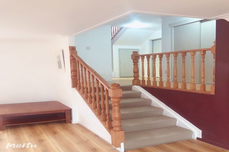 Photo of property in 2/6 Bellbird Rise, Murrays Bay, Auckland, 0630