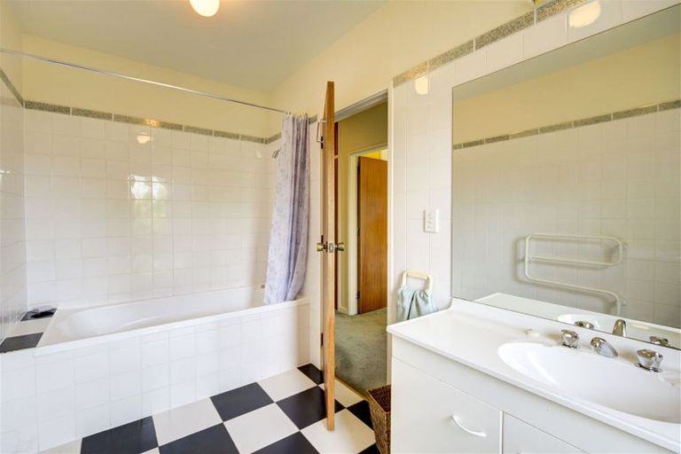 Photo of property in 28 Rutherglen Avenue, Ilam, Christchurch, 8041