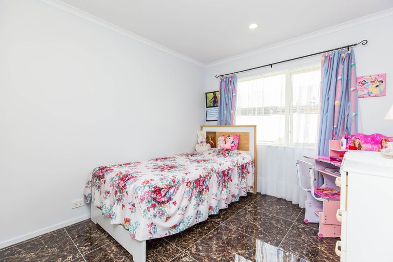 Photo of property in 10 Villino Place, Randwick Park, Auckland, 2105