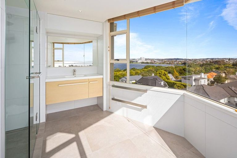 Photo of property in 4/90 Kitchener Road, Milford, Auckland, 0620