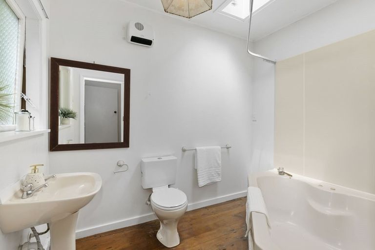 Photo of property in 49 Rona Street, Eastbourne, Lower Hutt, 5013