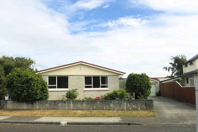 Photo of property in 13 Whirinaki Crescent, Heretaunga, Upper Hutt, 5018