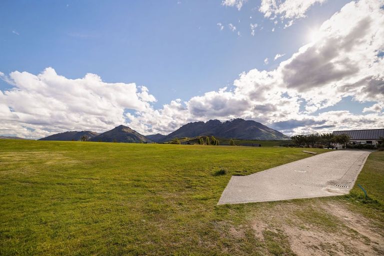 Photo of property in 16 Cunninghams Drive, Jacks Point, Queenstown, 9371