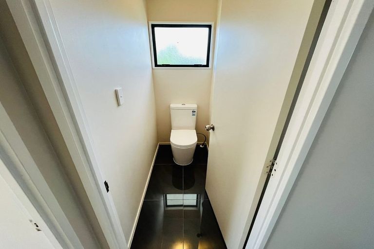 Photo of property in 1/8 Anglers Way, Wattle Downs, Auckland, 2102