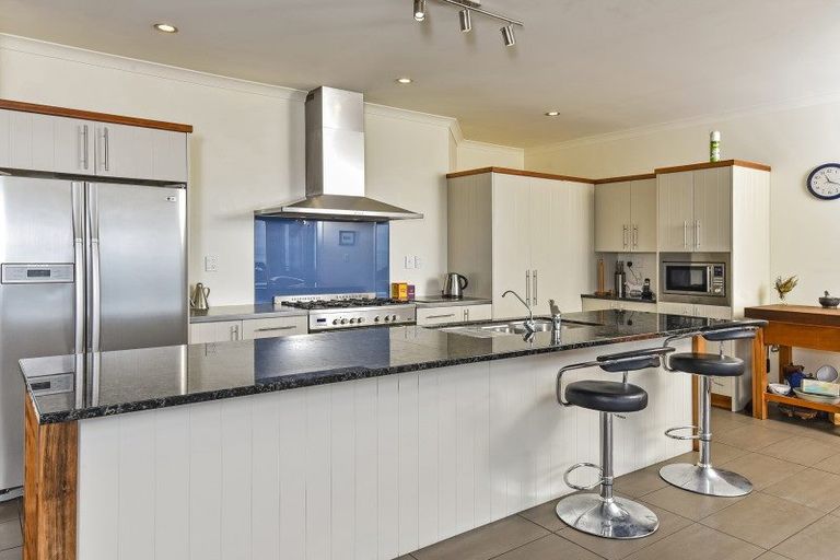 Photo of property in 1880 South Head Road, South Head, Helensville, 0874