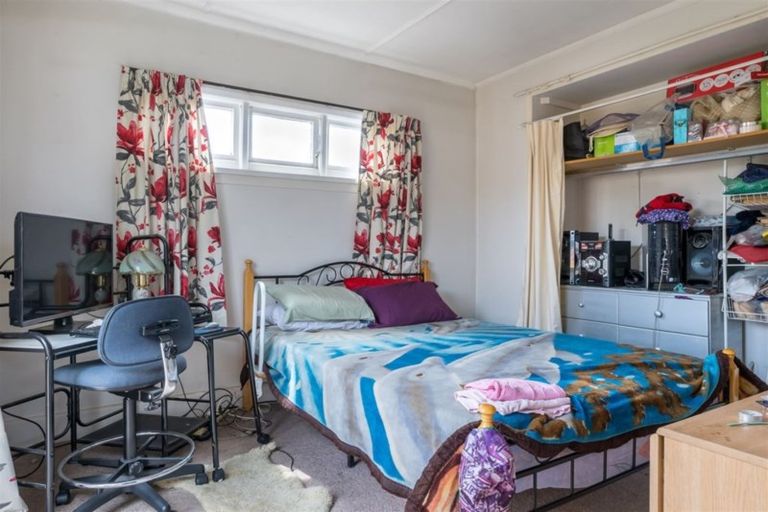 Photo of property in 18 Bradshaw Street, South Dunedin, Dunedin, 9012