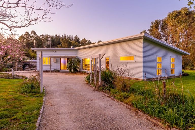 Photo of property in 147 Kina Beach Road, Tasman, Upper Moutere, 7173