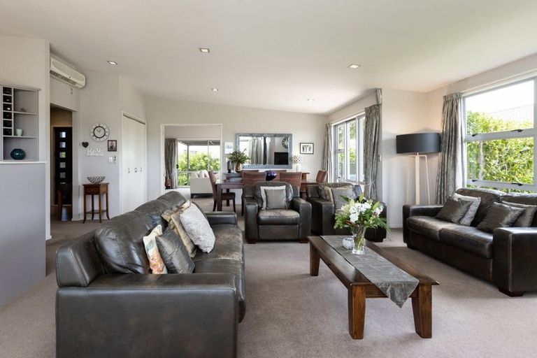 Photo of property in 48 Merlot Drive, Greenmeadows, Napier, 4112