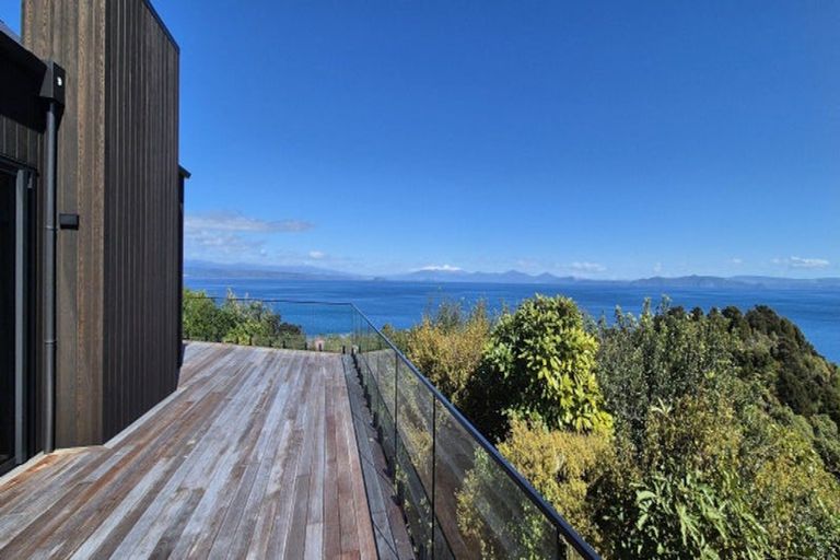 Photo of property in 33 Whakamoenga Point, Acacia Bay, Taupo, 3385