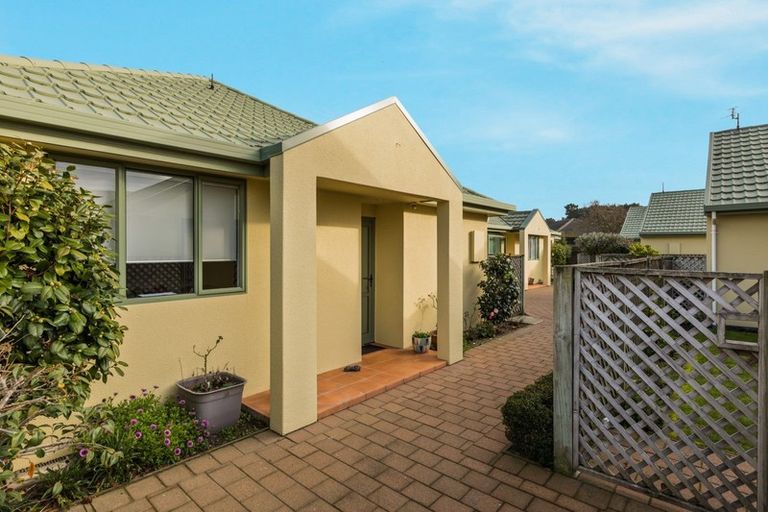 Photo of property in 2/90 Hawke Street, New Brighton, Christchurch, 8083