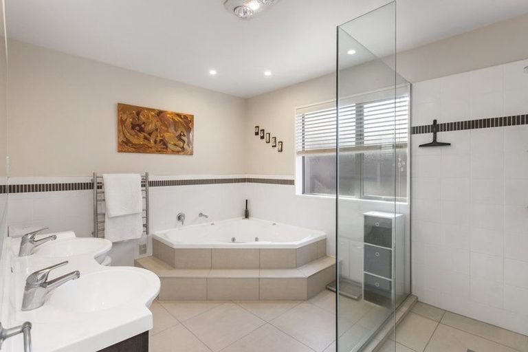 Photo of property in 16 Glen Oaks Drive, Northwood, Christchurch, 8051