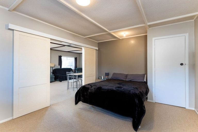 Photo of property in 20a John Guthrie Place, Merrilands, New Plymouth, 4312