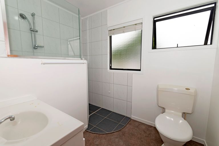 Photo of property in 2/1 Silverstone Place, Henderson, Auckland, 0612