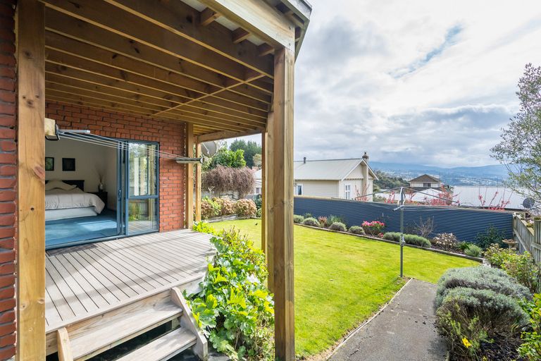 Photo of property in 6 Earls Road, Saint Clair, Dunedin, 9012