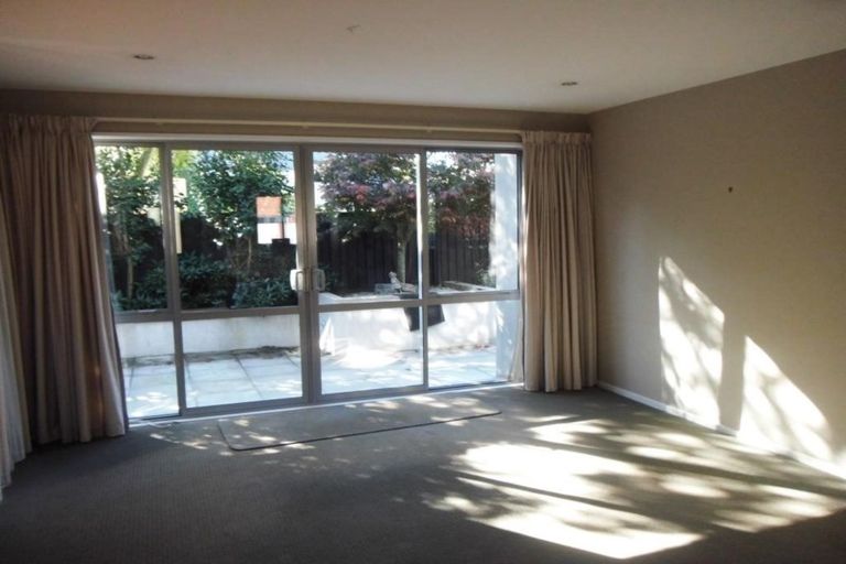 Photo of property in 1/2 Hamilton Avenue, Ilam, Christchurch, 8041