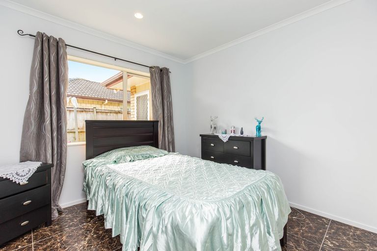 Photo of property in 10 Villino Place, Randwick Park, Auckland, 2105