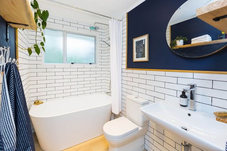 Photo of property in 23a Heretaunga Square, Silverstream, Upper Hutt, 5019