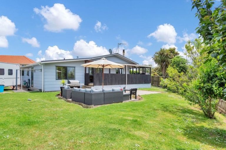 Photo of property in 106 Queen Street, Waiuku, 2123