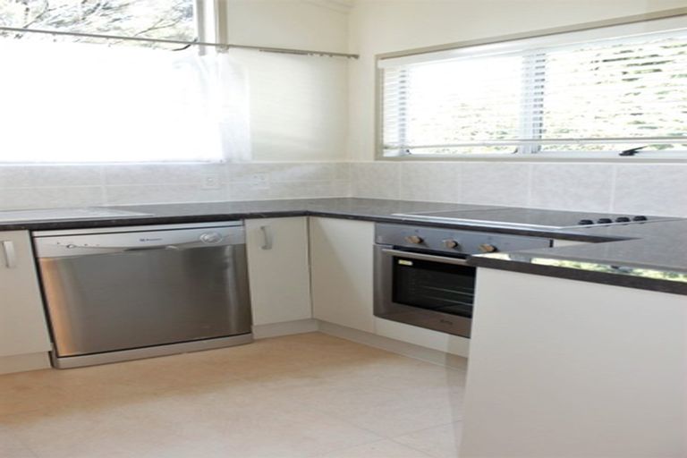 Photo of property in 12 Beaudine Avenue, Glenfield, Auckland, 0629