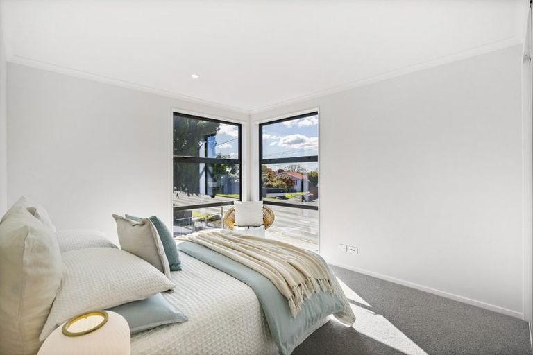 Photo of property in 32 Swanson Road, Henderson, Auckland, 0610