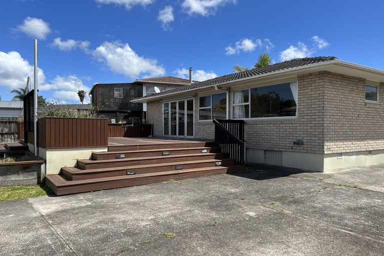 Photo of property in 41 Thornlow Street, Glendene, Auckland, 0602