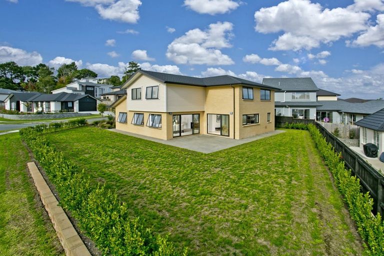 Photo of property in 23 Corricvale Way, Northcross, Auckland, 0632