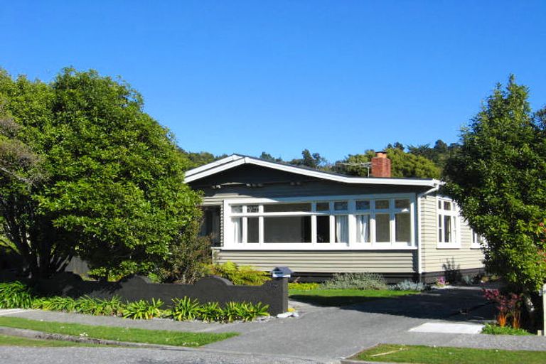 Photo of property in 52 Marlborough Street, Greymouth, 7805