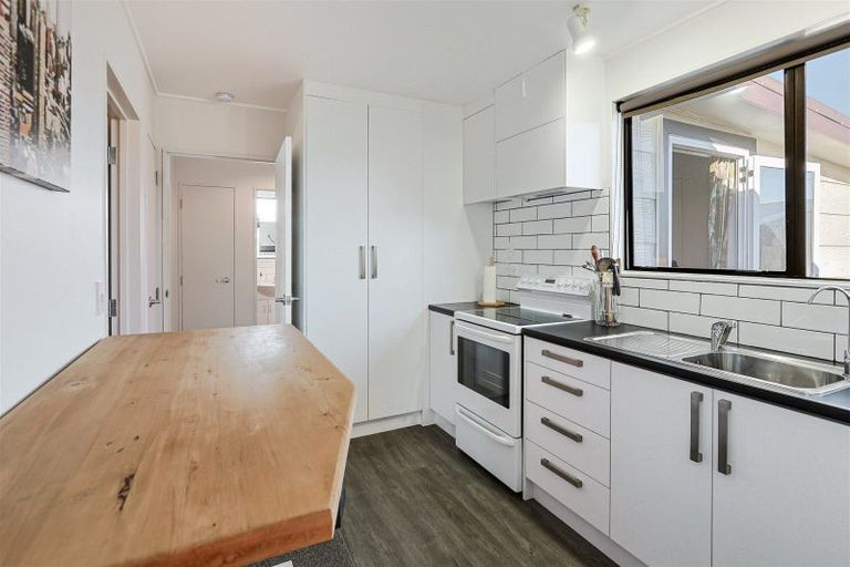 Photo of property in 16 Hunter Street, Westport, 7825