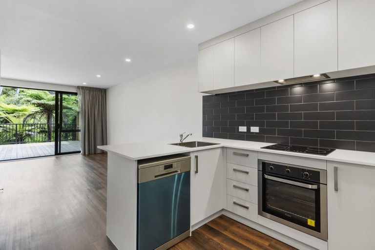 Photo of property in 46 Tokai Place, Glen Eden, 0602