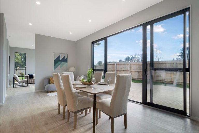 Photo of property in 41 Mcindoe Road, Kumeu, 0810