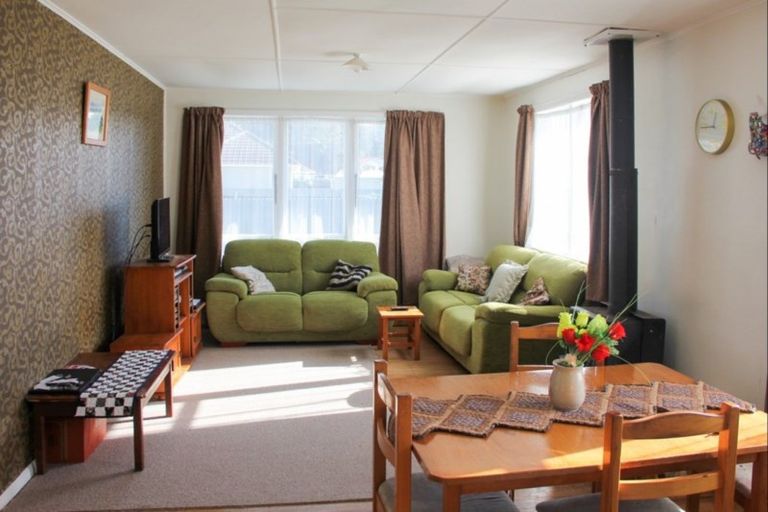 Photo of property in 50 Cambridge Terrace, Kaiti, Gisborne, 4010