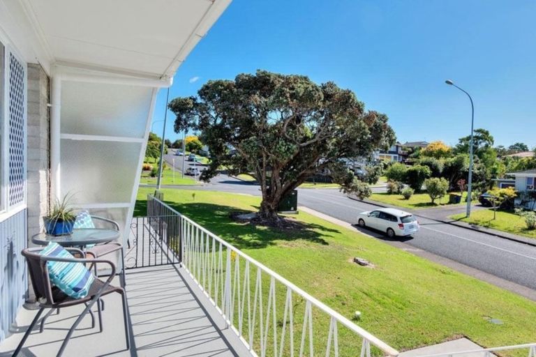 Photo of property in 57 Kirby Street, Glendene, Auckland, 0602