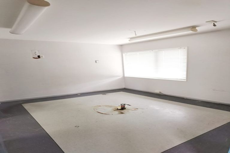 Photo of property in 19 Highland Park Drive, Highland Park, Auckland, 2010