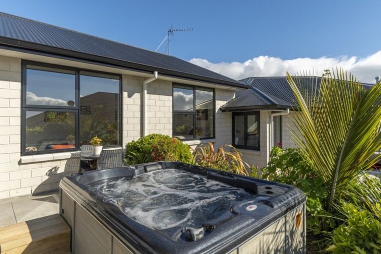 Photo of property in 26 Broadwater Close, Pyes Pa, Tauranga, 3112
