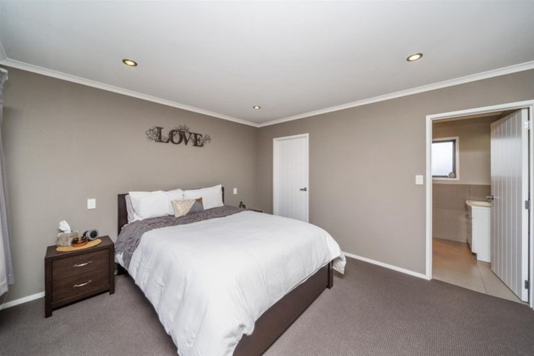Photo of property in 15 Larlin Drive, Hawera, 4675