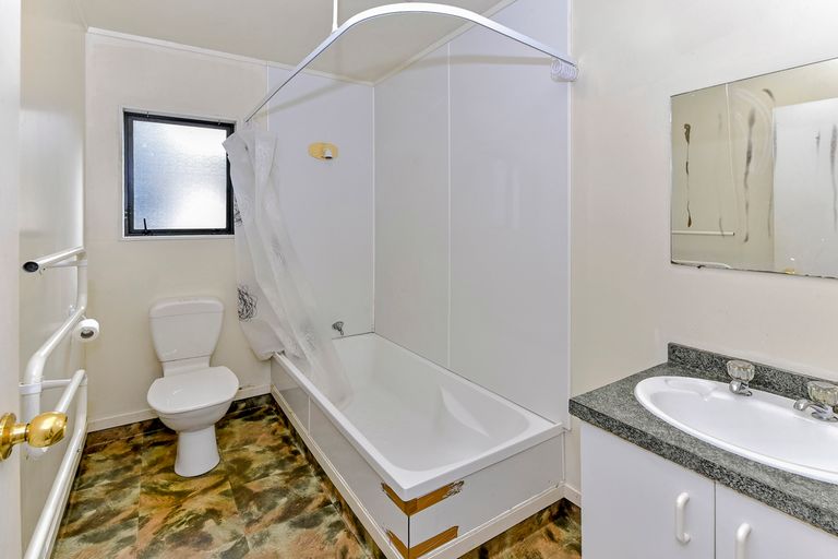 Photo of property in 1/140 Shifnal Drive, Randwick Park, Auckland, 2105