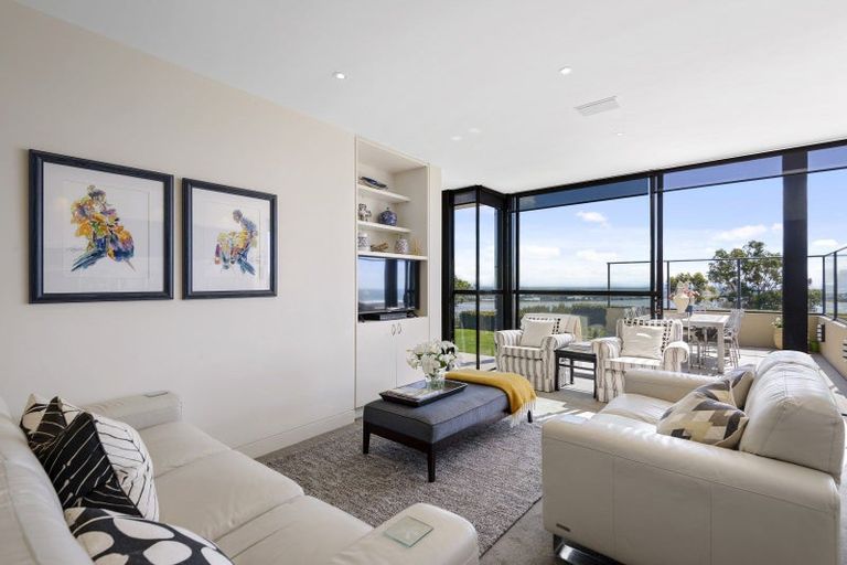 Photo of property in 23a Glendevere Terrace, Redcliffs, Christchurch, 8081