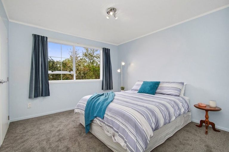 Photo of property in 9 Ordley Grove, Tawa, Wellington, 5028
