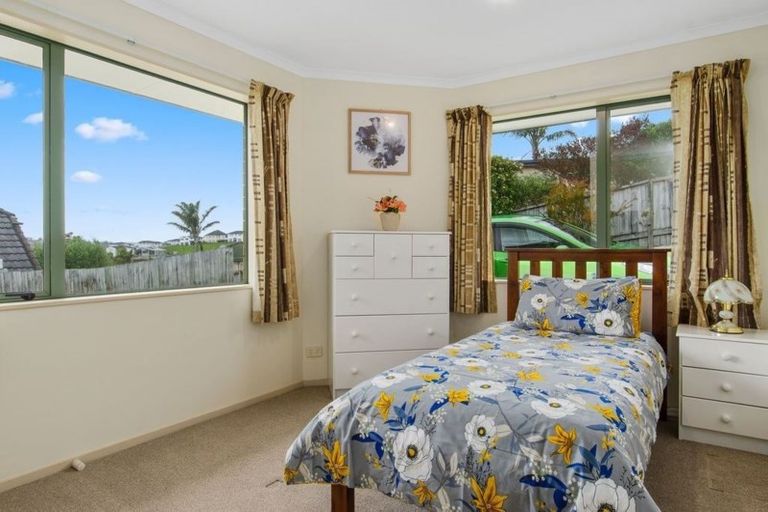 Photo of property in 14 Tauranga Place, Orewa, 0931