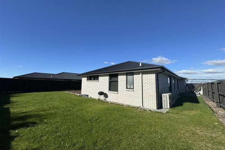 Photo of property in 12 Fountain Place, Rolleston, 7614