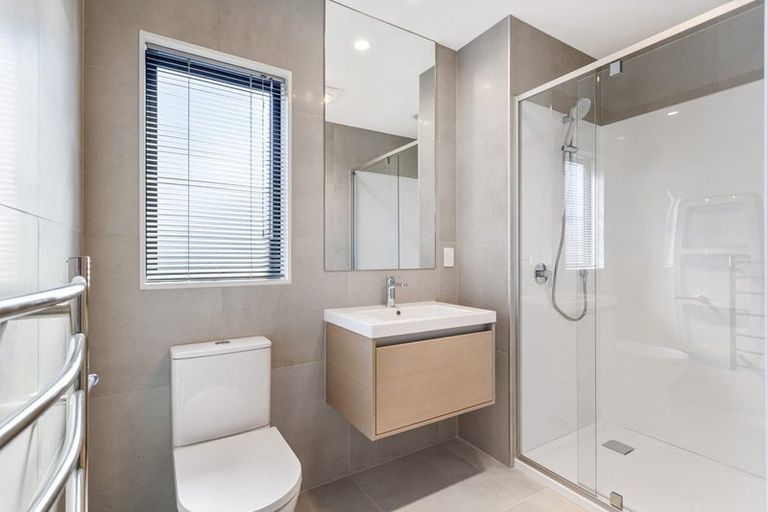 Photo of property in 32 Viridian Avenue, Rosehill, Papakura, 2113