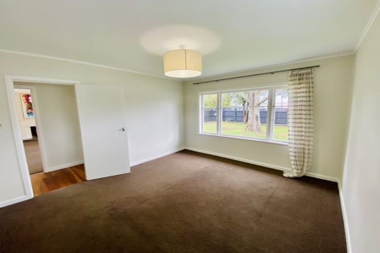 Photo of property in 11 Hikurangi Street, Te Atatu Peninsula, Auckland, 0610