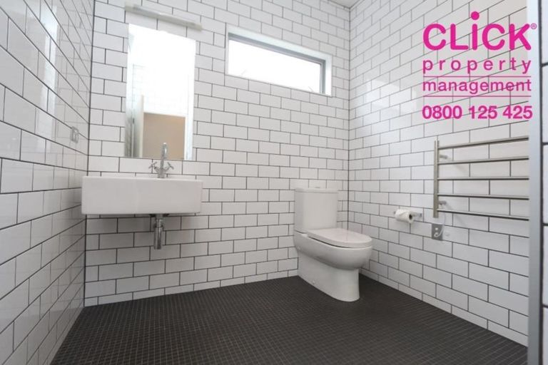 Photo of property in 29 Marine Parade, Macandrew Bay, Dunedin, 9014